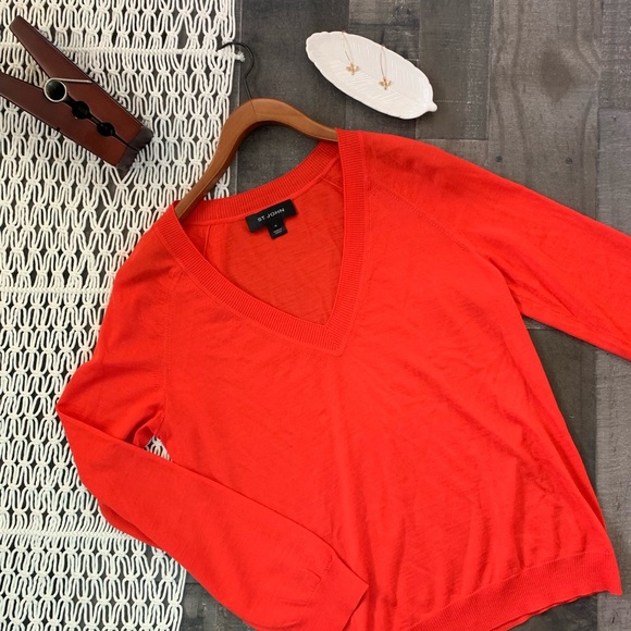 St. John Sweaters - St John V-Neck Sweater